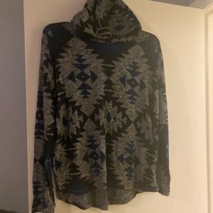 Lightweight hooded pull over sweater M